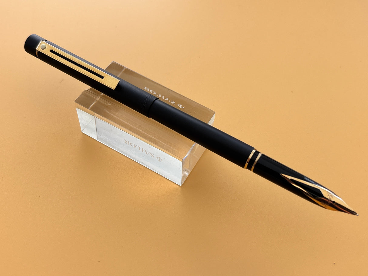 Sheaffer Targa Slim Black Matte circa 1995 New condition and boxed - Fountain Pen