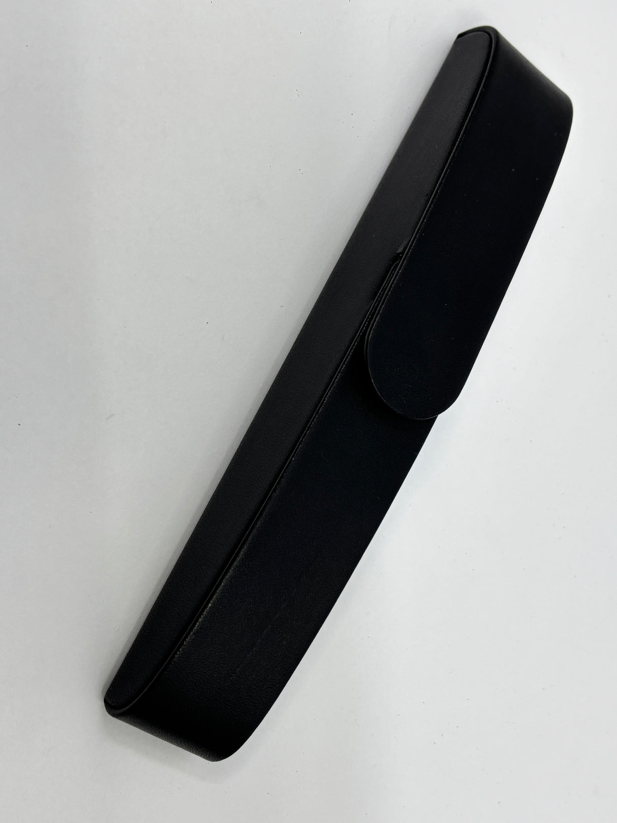 OMAS Beautiful Black Leather pen case - Hold 1 pens