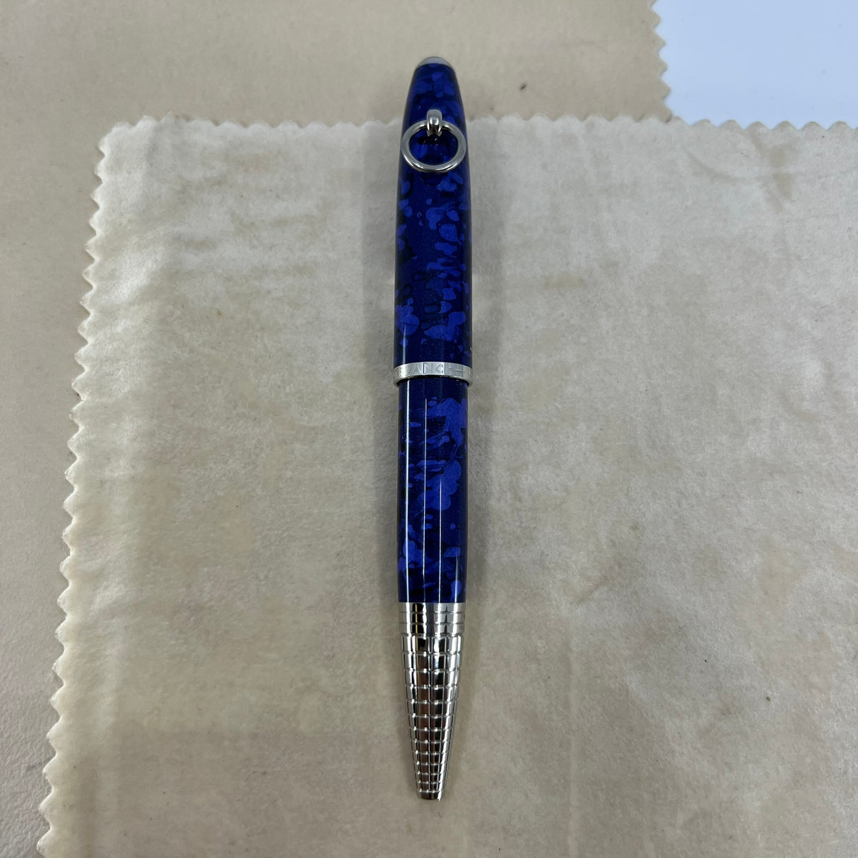 Montblanc Muses Elizabeth Taylor Special Edition Fountain Pen - Medium 14kt Gold Nib