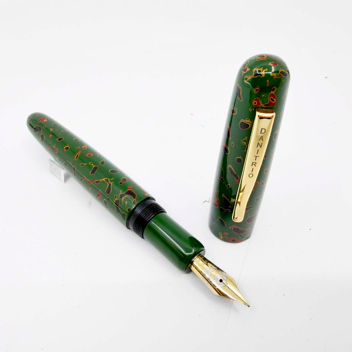 Danitrio Kara-Nuri Green (+Red/Black/Gold) Urushi Hand Painted Lacquer Over-Sized Fountain Pen - Fine 18kt Gold Nib