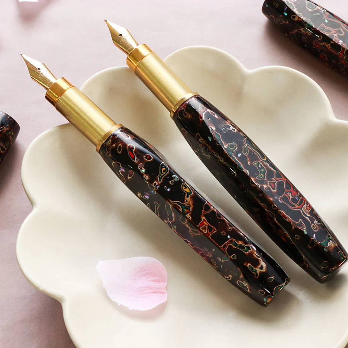 Wancher Densho Tsugaru Kuro-age Raden (4 Facets) Fountain Pen