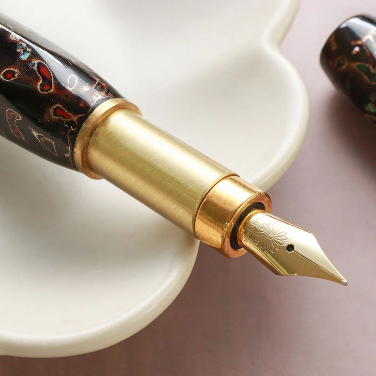 Wancher Densho Tsugaru Kuro-age Raden (4 Facets) Fountain Pen