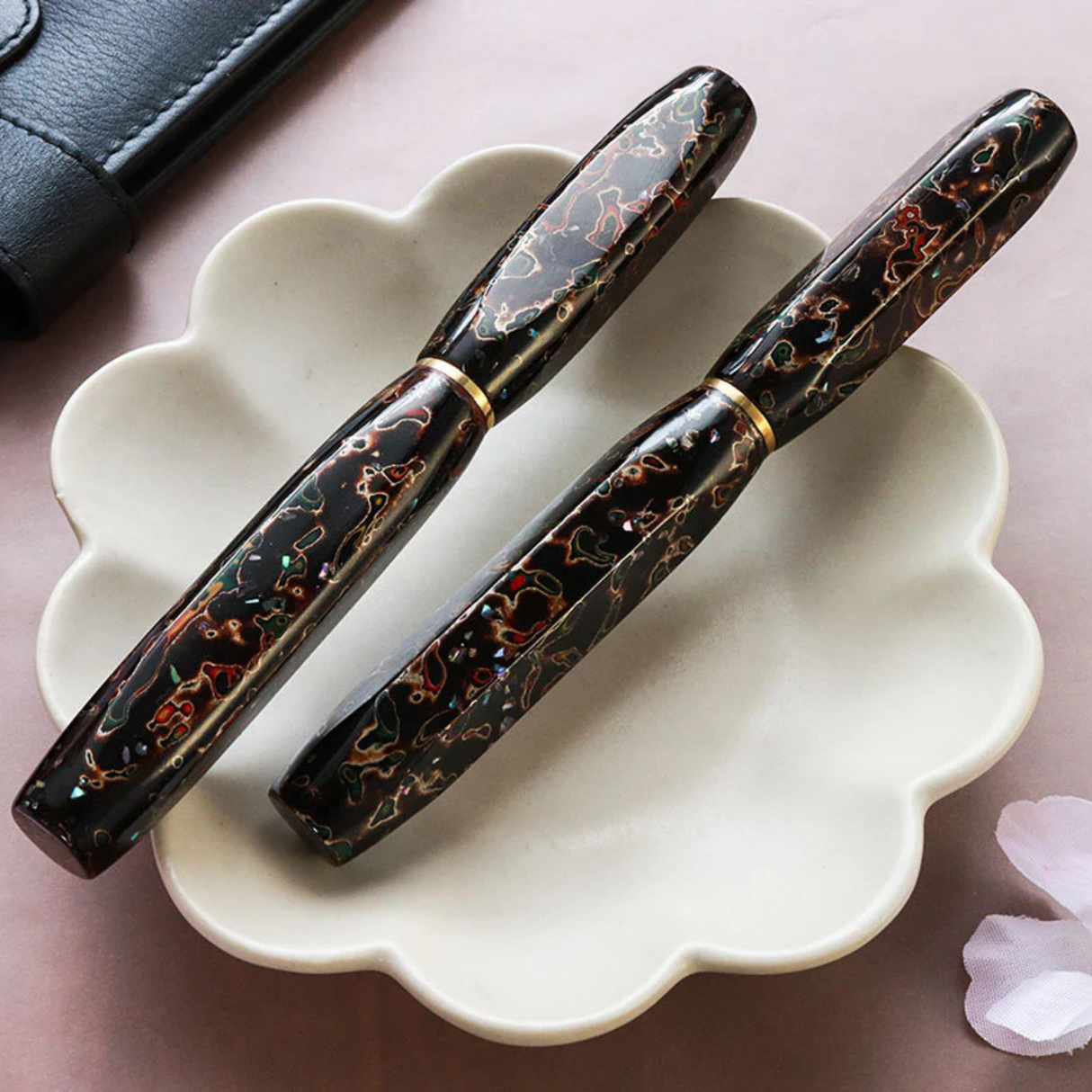 Wancher Densho Tsugaru Kuro-age Raden (4 Facets) Fountain Pen