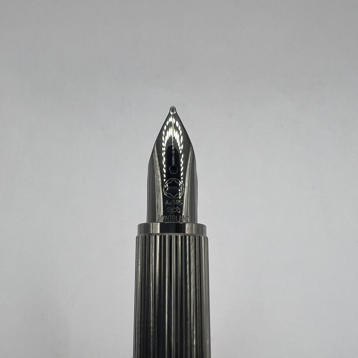 Montblanc Starwalker Space Blue Fountain Pen  - Medium 14kt Gold Nib