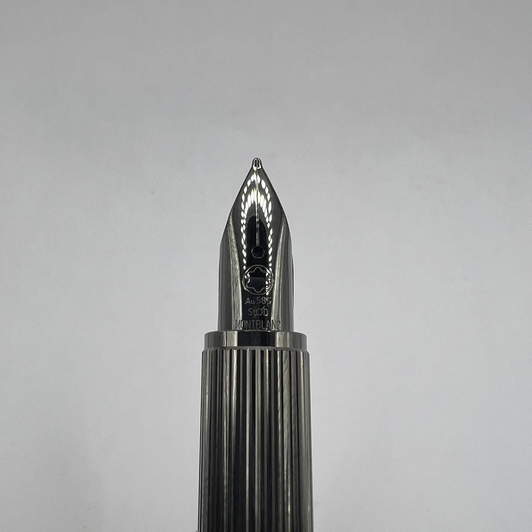 Montblanc Starwalker Space Blue Fountain Pen  - Medium 14kt Gold Nib