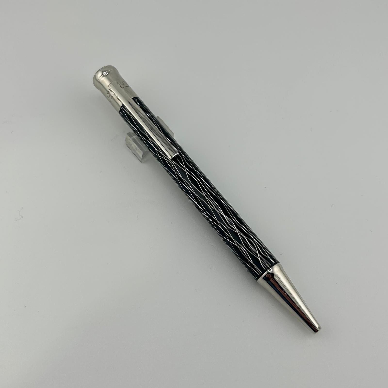 Otto Hutt Design 4 Black Wave - Platinum Trim - Ball Pen