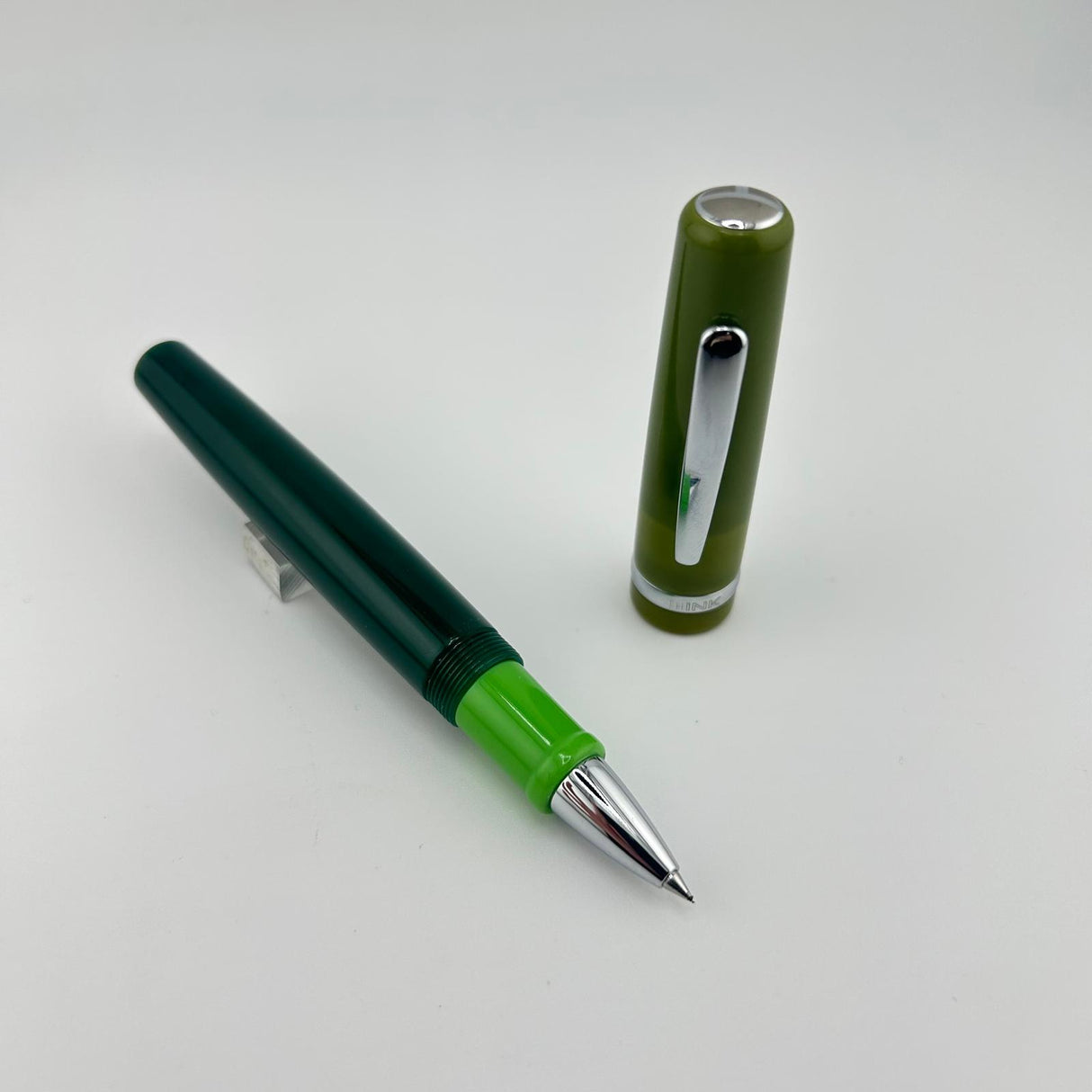 Taccia I THINK Vacation Green Cap and Barrel - Rollerball