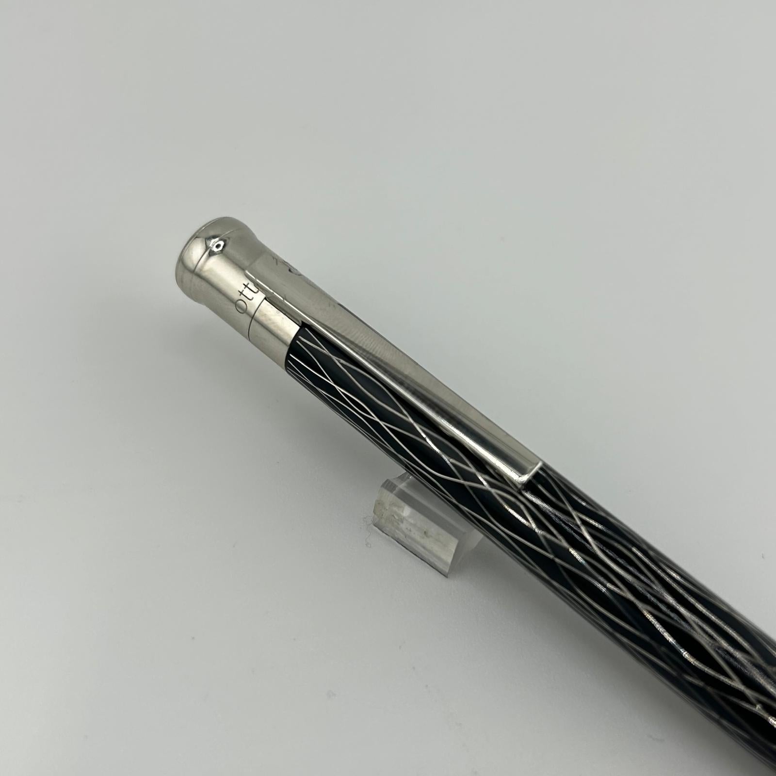 Otto Hutt Design 4 Black Wave - Platinum Trim - Ball Pen