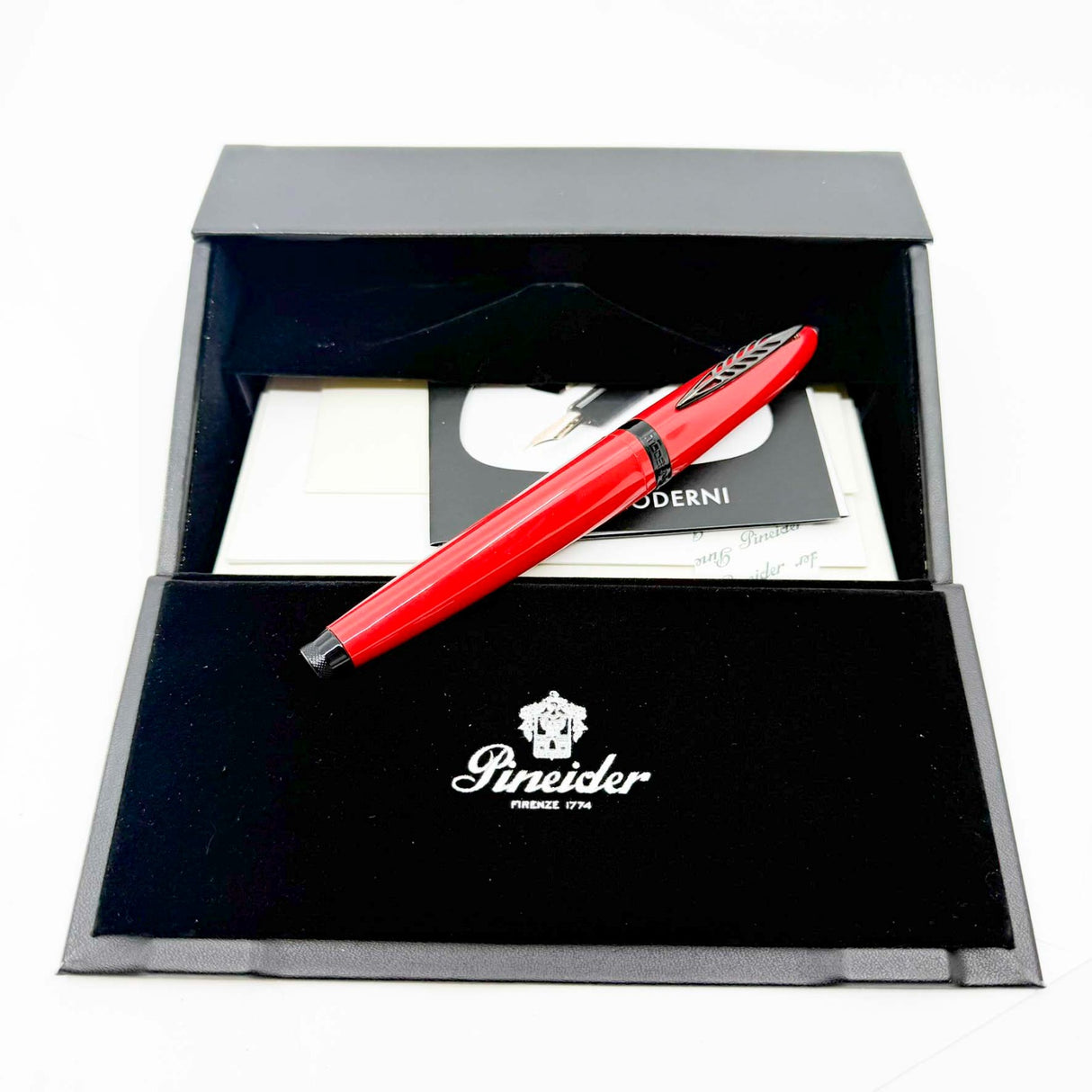 Pineider Tempi Moderni Red Black trim - Fountain Pen