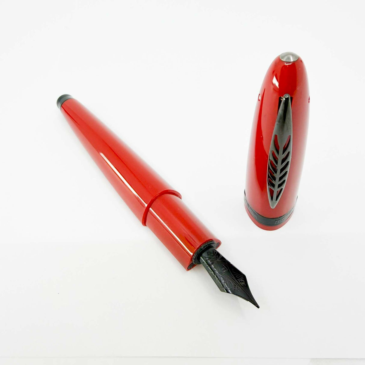 Pineider Tempi Moderni Red Black trim - Fountain Pen