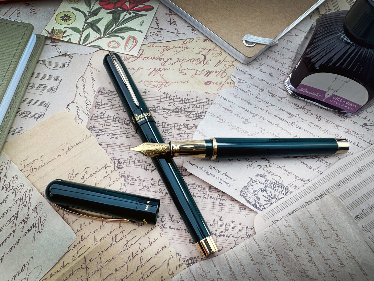 Pineider Avatar UR Anniversary Green w/Yellow Gold Trim Limited Edition - Fountain Pen