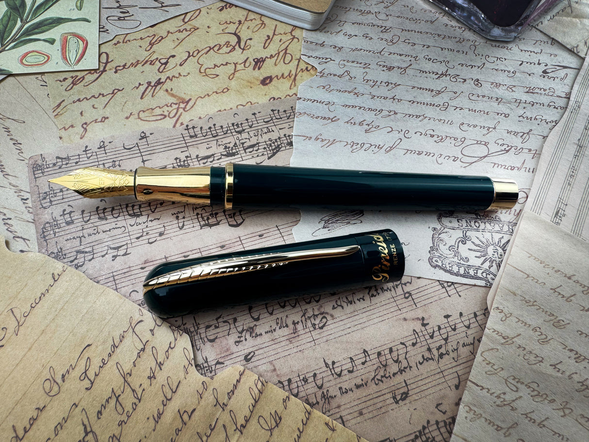 Pineider Avatar UR Anniversary Green w/Yellow Gold Trim Limited Edition - Fountain Pen