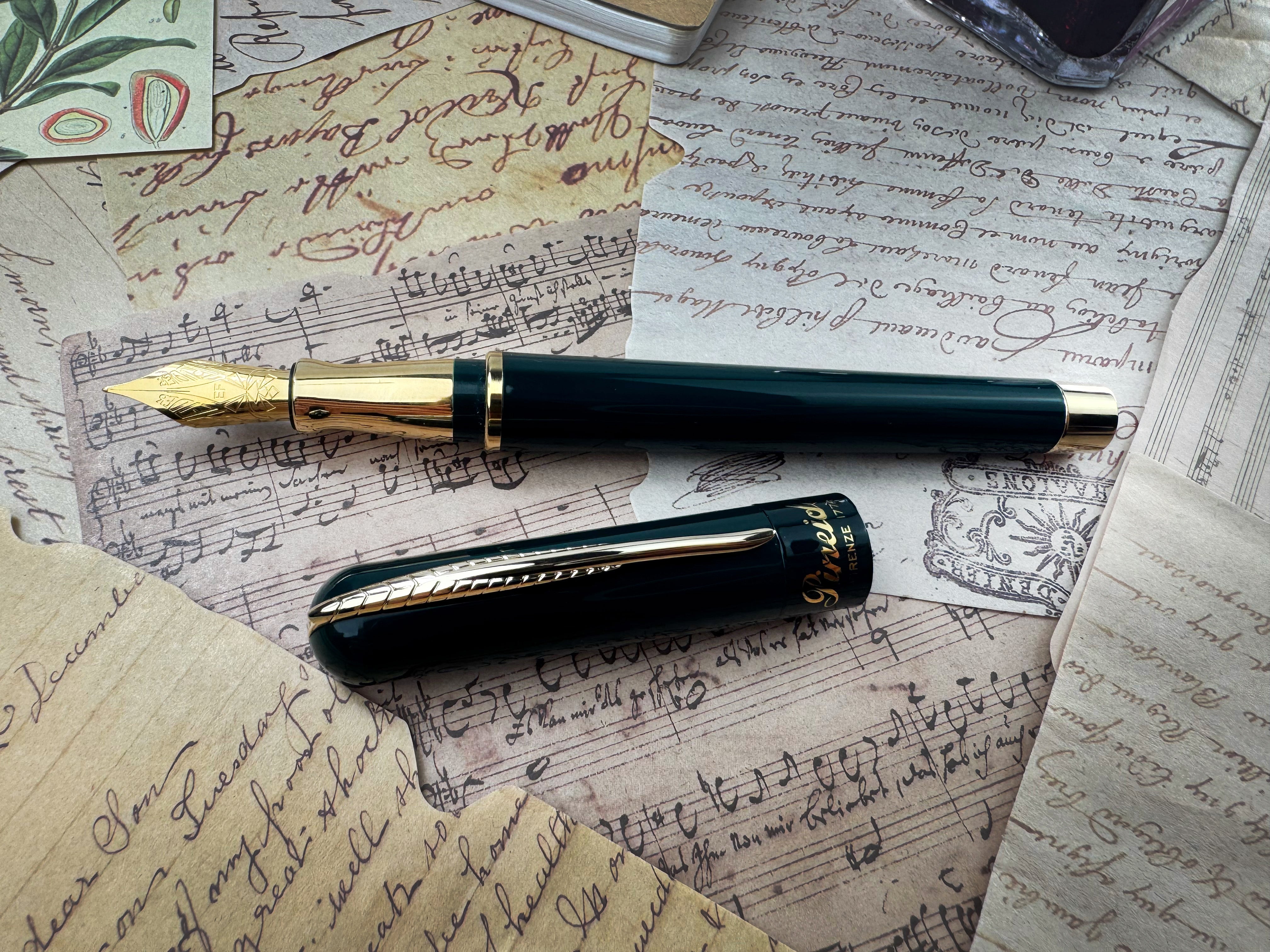 Pineider Avatar UR Anniversary Green w/Yellow Gold Trim Limited Edition - Fountain Pen