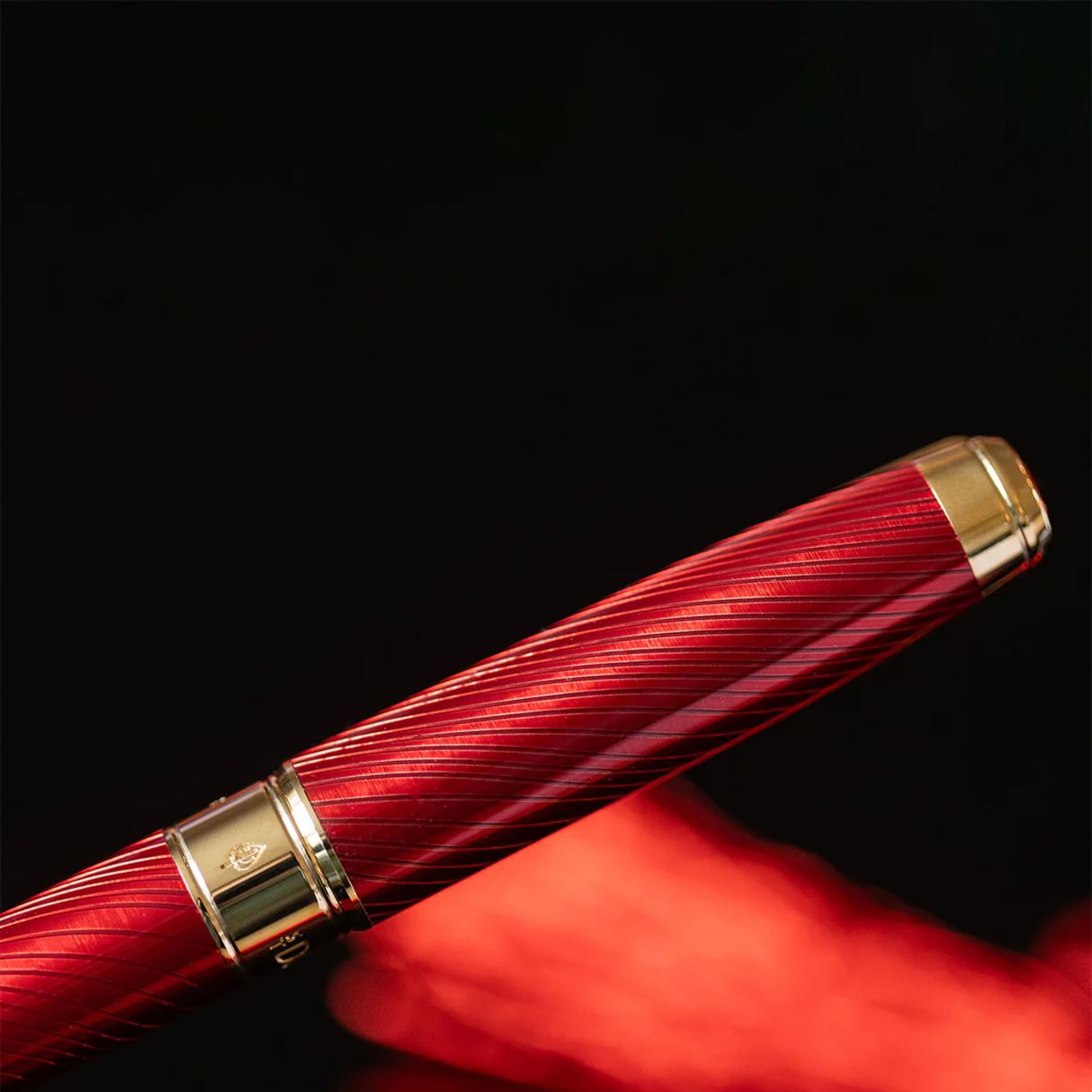 S.T. Dupont Mane Guilloche Line D Eternity Large Red & Gold Fountain Pen Collection