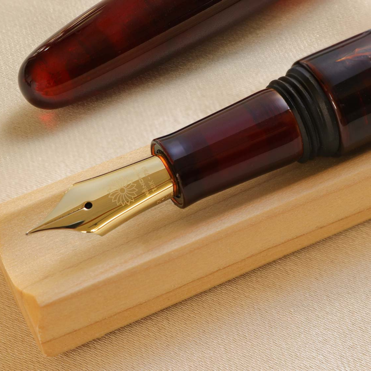 Wancher Dream Pen Tamesukashi Toumei - Kiei Holly Olive Fountain Pen