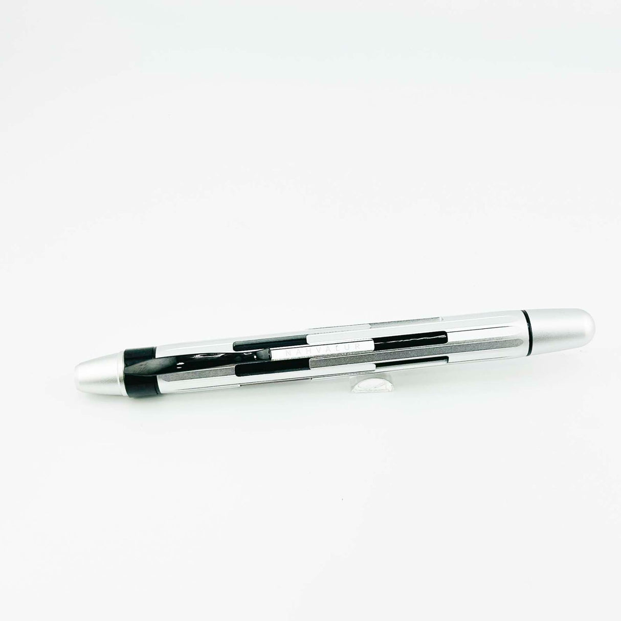 Nahvalur Eclipse Retractable white and black - Fountain Pen