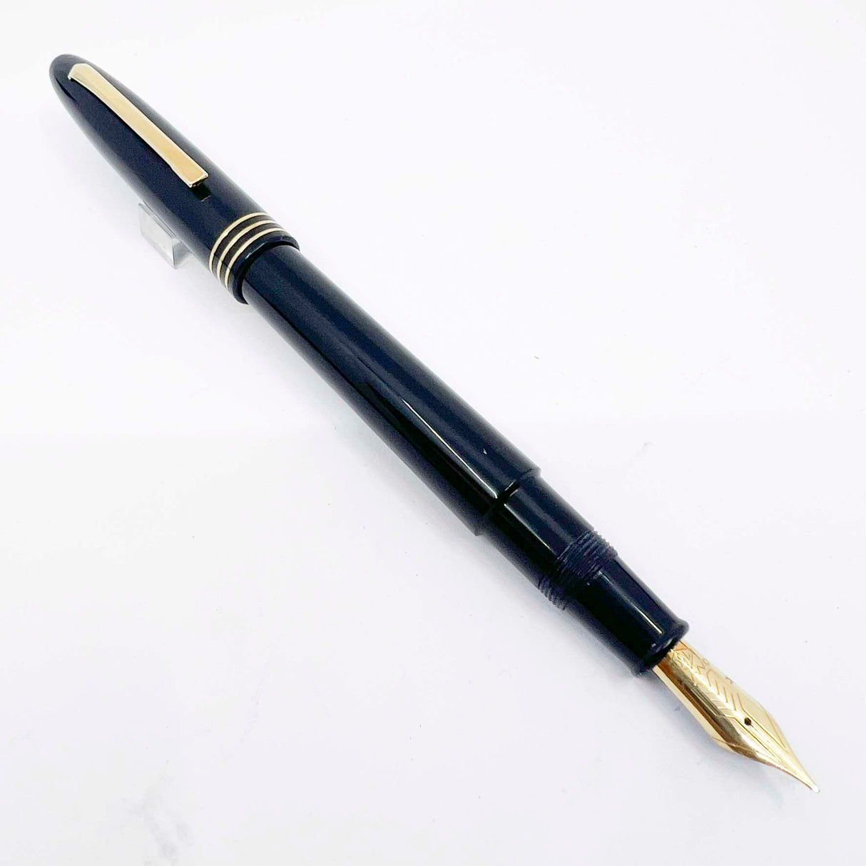 OMAS Ogiva Black Museum of Modern Art New York Fountain Pen - Semi-Flex Medium 18kt Gold Nib