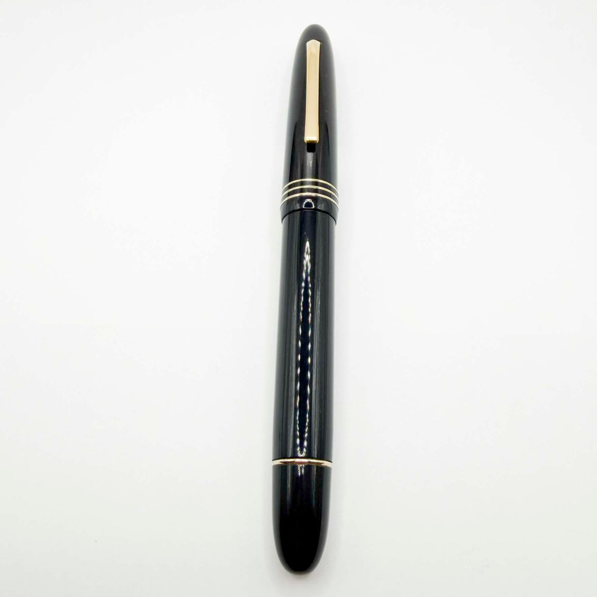 OMAS Ogiva Museum of Modern Art New York Black Fountain Pen - Fine 18kt Gold Nib