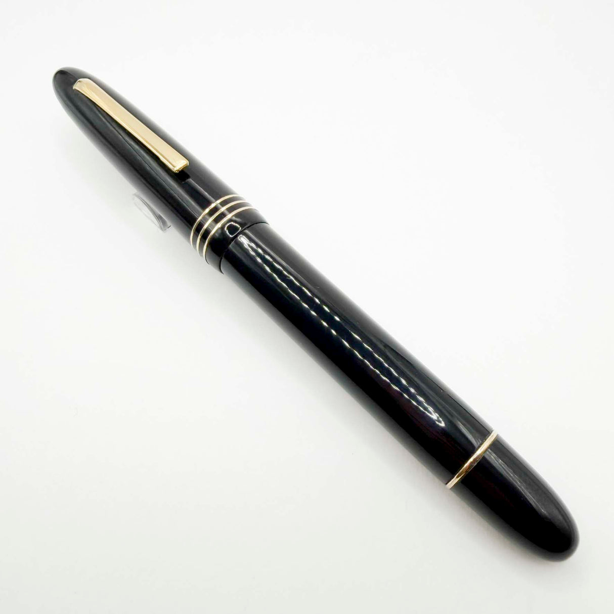 OMAS Ogiva Museum of Modern Art New York Black Fountain Pen - Fine 18kt Gold Nib