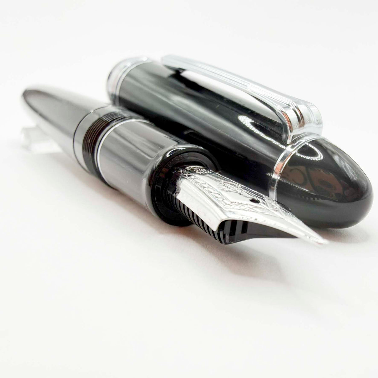 Sailor 1911L Large Black Fountain Pen - Broad 21kt Gold Nib