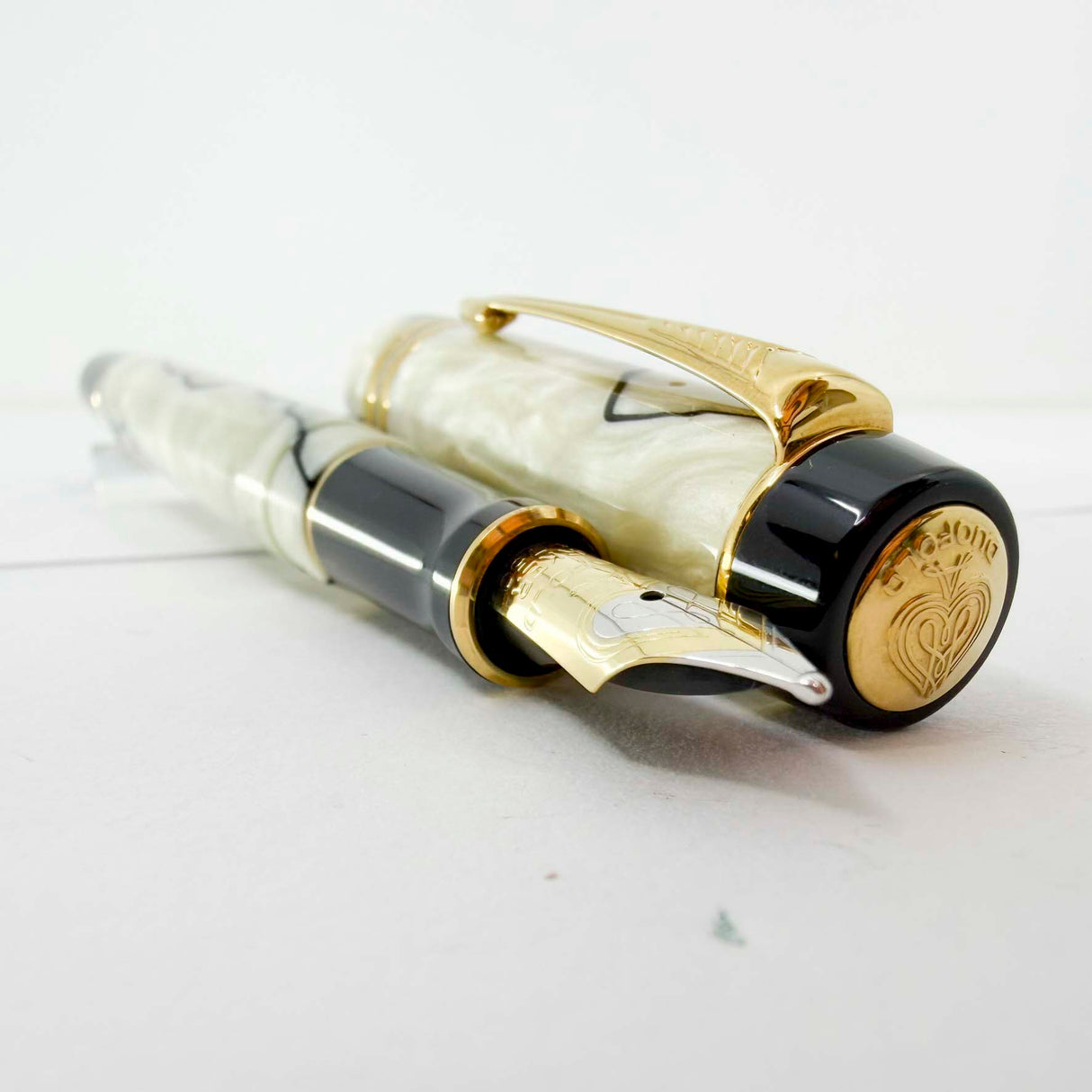 Parker Duofold International (Standard Size) Lustrous Pearl & Black Fountain Pen - Medium 18kt Gold Nib