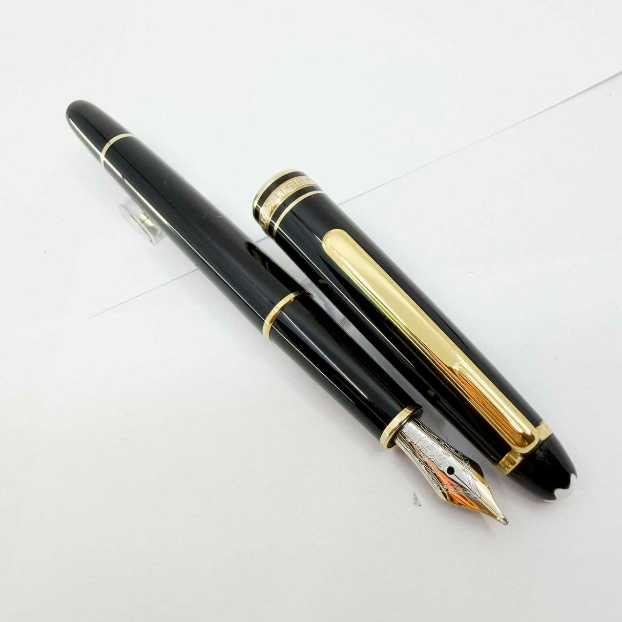 Montblanc Classique #144 Black Resin Fountain Pen - Medium 14kt Gold Nib