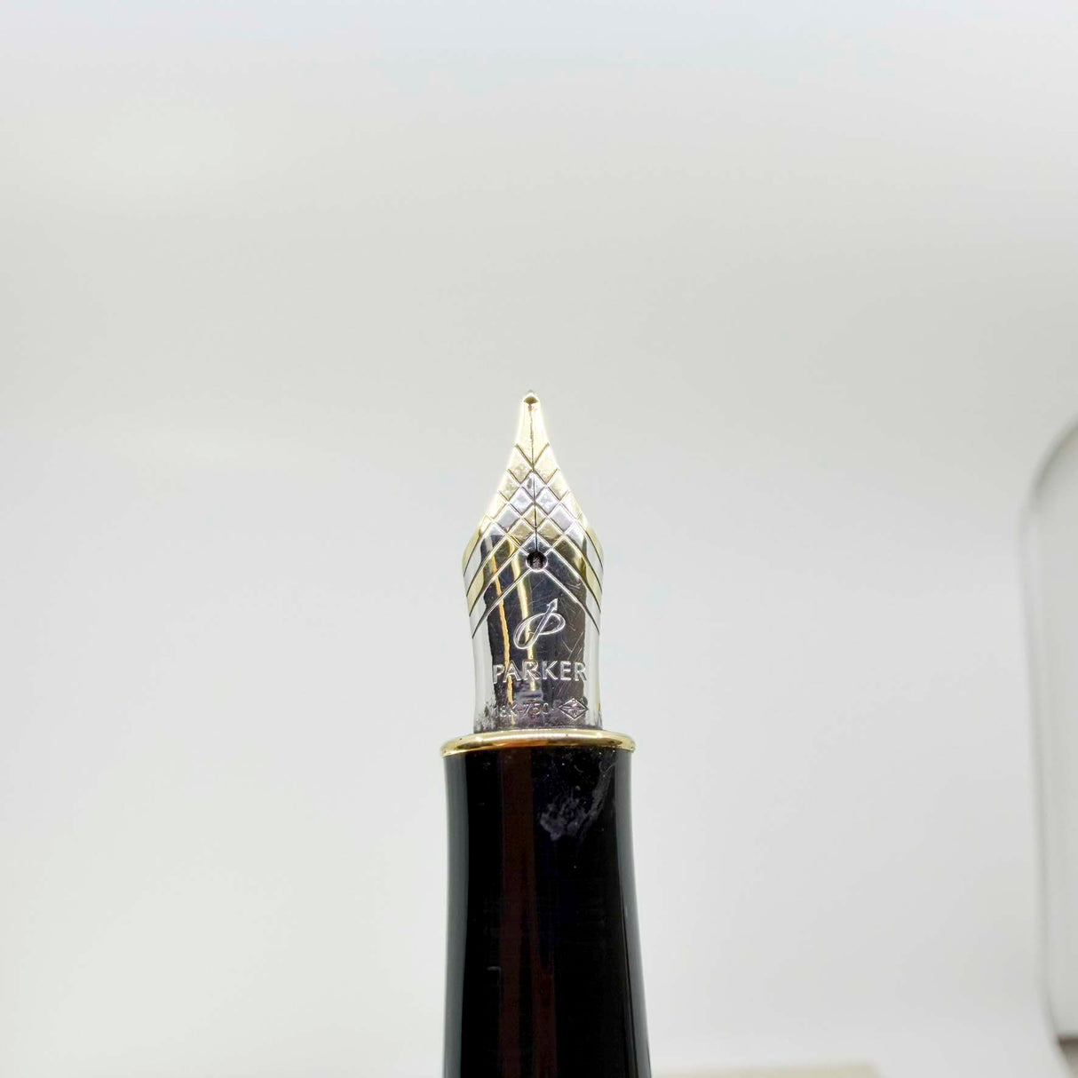Parker Sonnet Sterling Silver Cisele Cross Hatch Fountain Pen - Fine 18kt Gold Nib