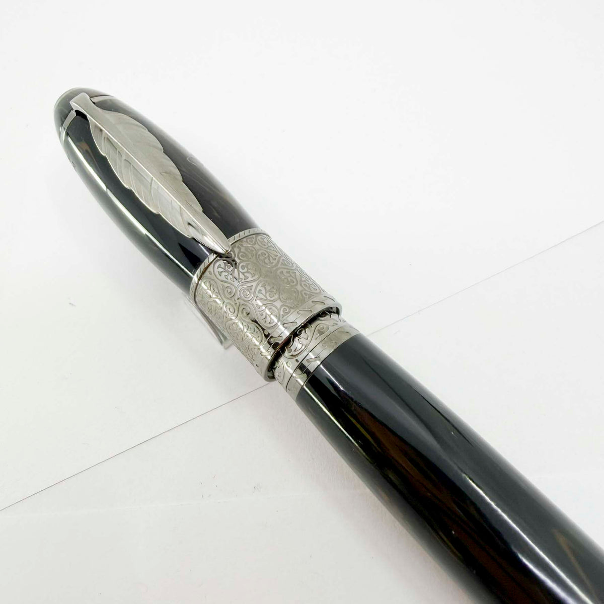 Montblanc Daniel Defoe Writer Series Limited Edition Fountain Pen - Fine 18kt Gold Nib