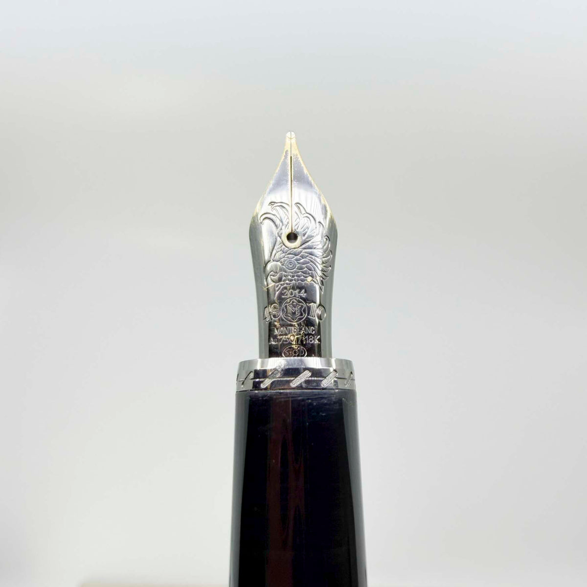 Montblanc Daniel Defoe Writer Series Limited Edition Fountain Pen - Fine 18kt Gold Nib