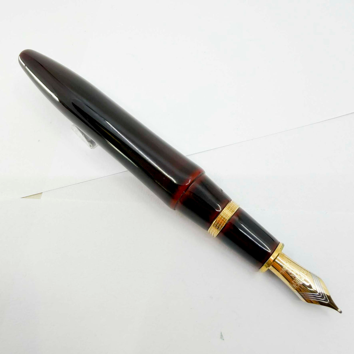 Platinum Izumo Urushi Aka-tame(Red) Hand Painted Lacquer Oversized Fountain Pen - Broad 18kt Gold Nib