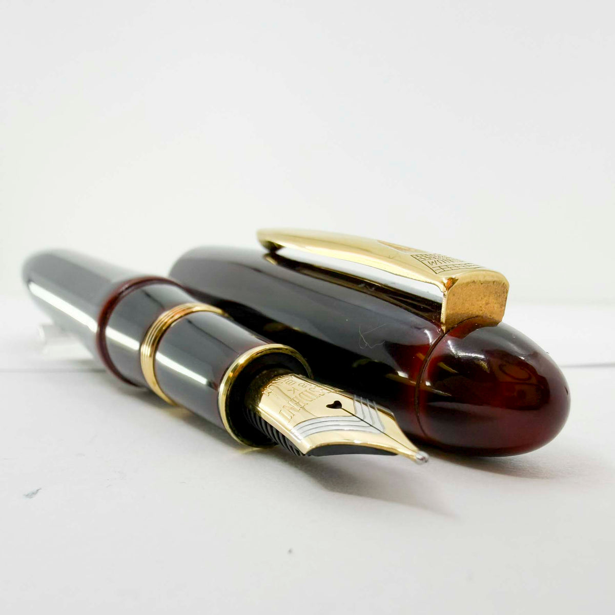 Platinum Izumo Urushi Aka-tame(Red) Hand Painted Lacquer Oversized Fountain Pen - Broad 18kt Gold Nib