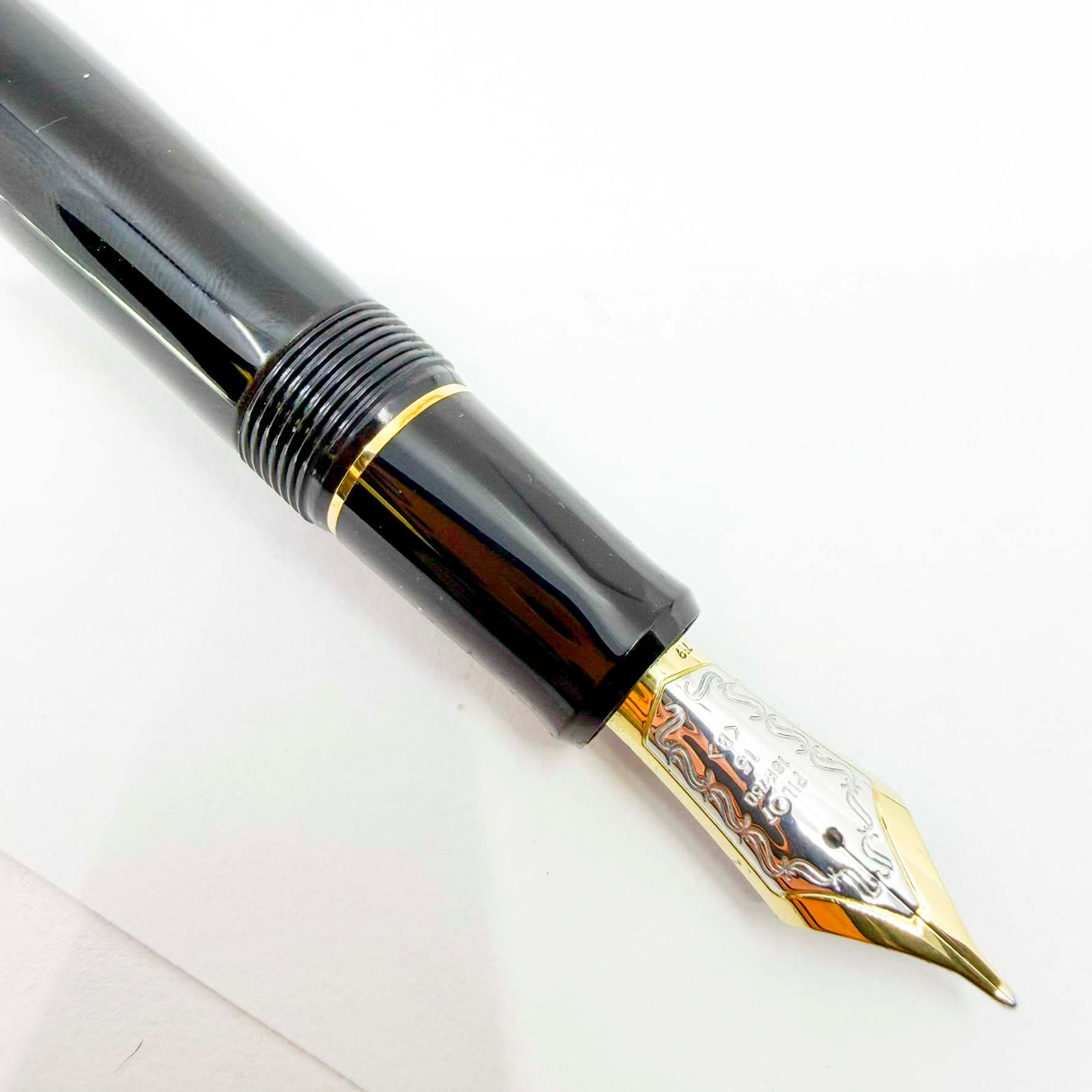 Pilot Custom 845 Black Urushi Fountain Pen (Earlier Style) - Broad 18kt Gold Nib