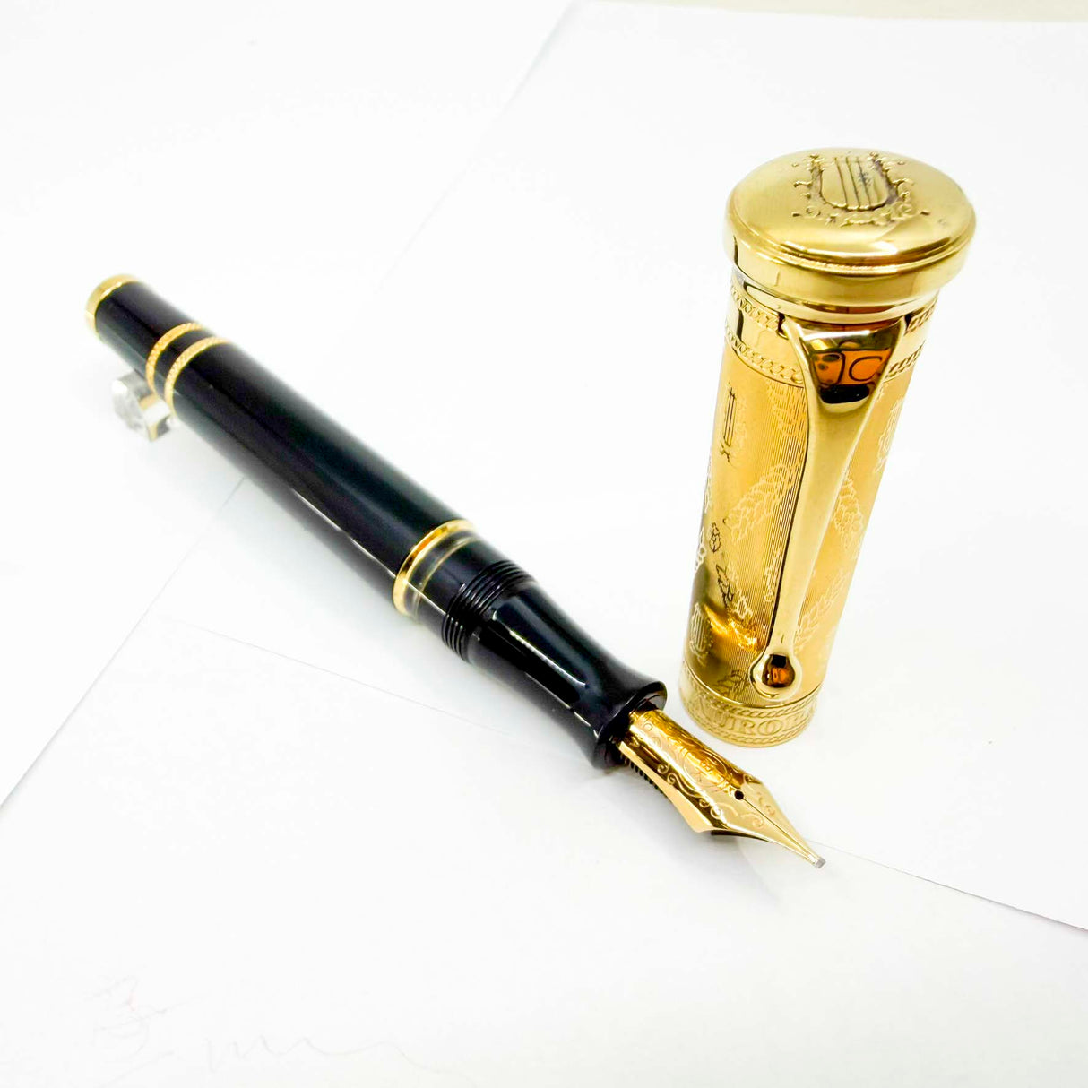 Aurora Guisseppe Verdi "Opera Doue" Limited Edition Fountain Pen - Medium Italic 18kt Gold Nib