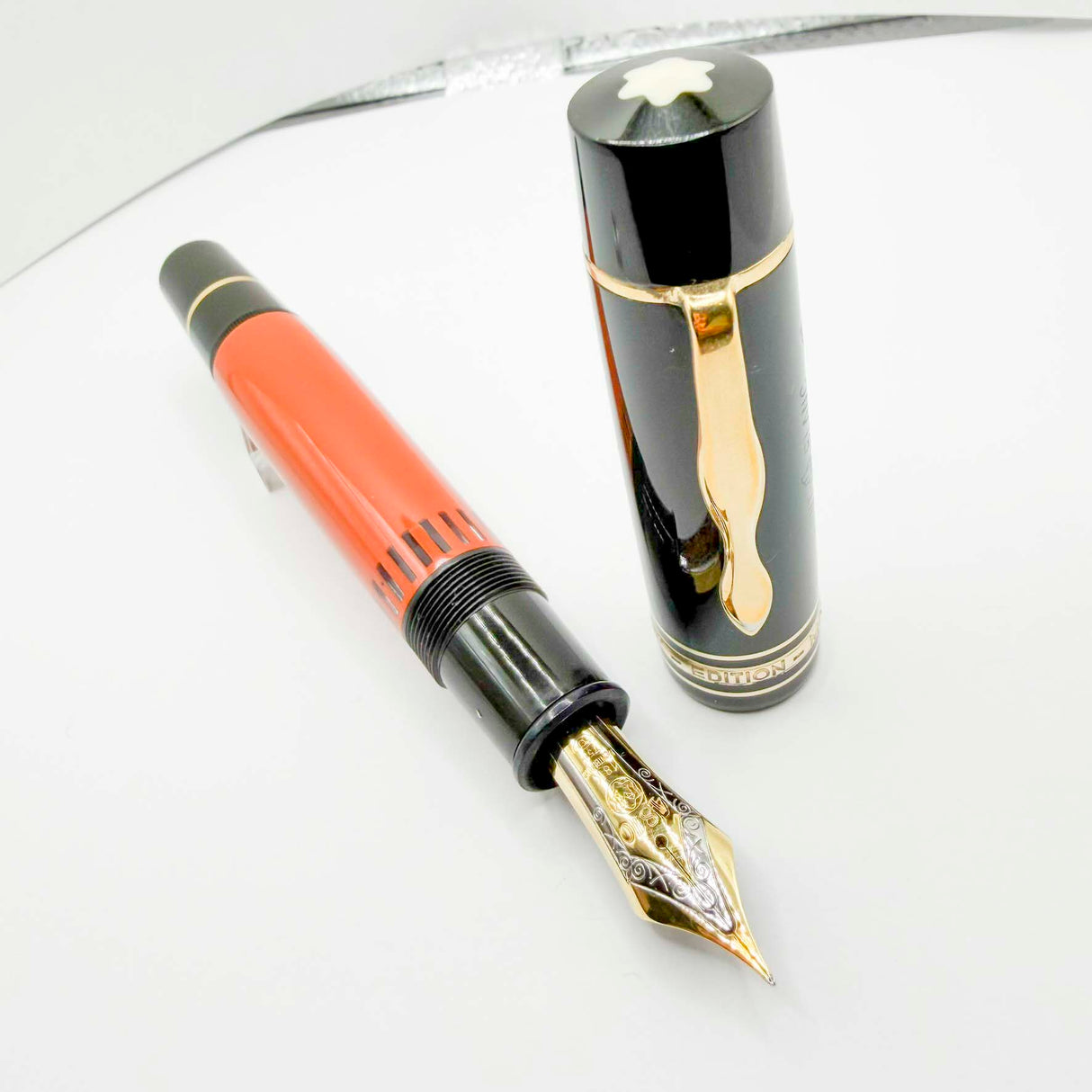 Montblanc Ernest Hemingway Writers Series Limited Edition Fountain Pen - Fine 18kt Gold Nib