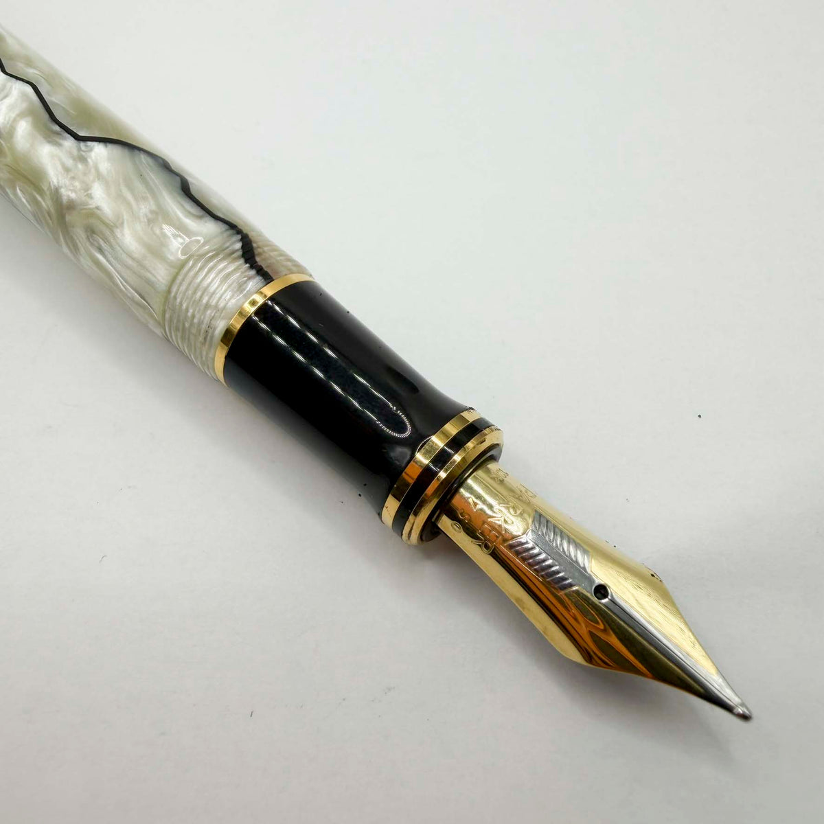 Parker Duofold Centennial (Largest Size) Lustrous Pearl & Black Fountain Pen - Medium 18kt Gold Nib
