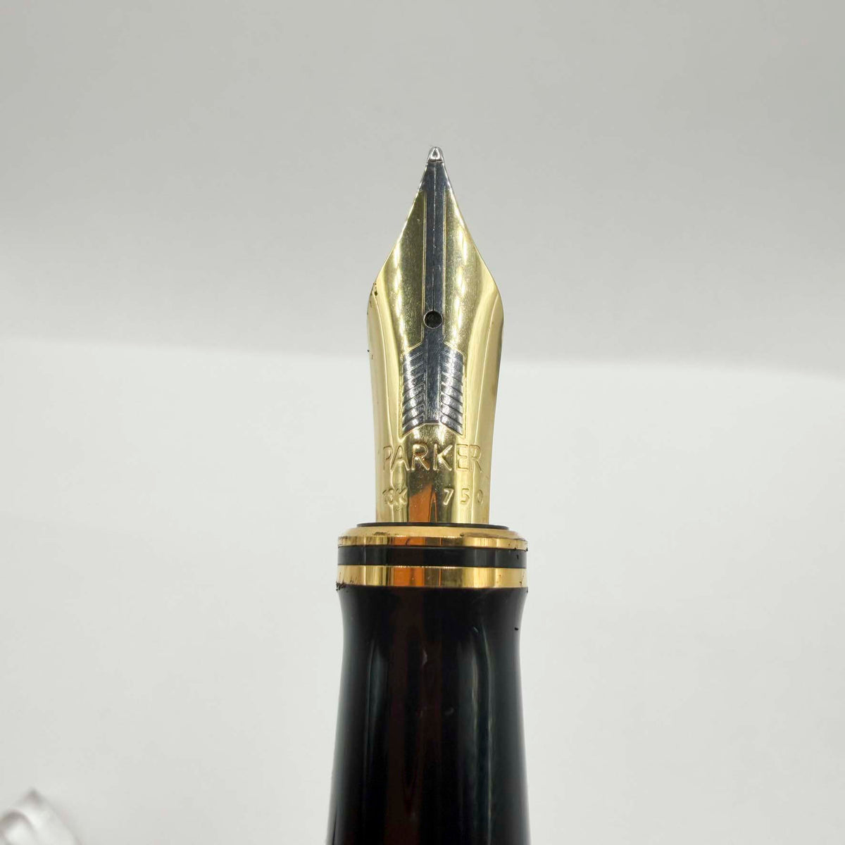 Parker Duofold Centennial (Largest Size) Lustrous Pearl & Black Fountain Pen - Medium 18kt Gold Nib