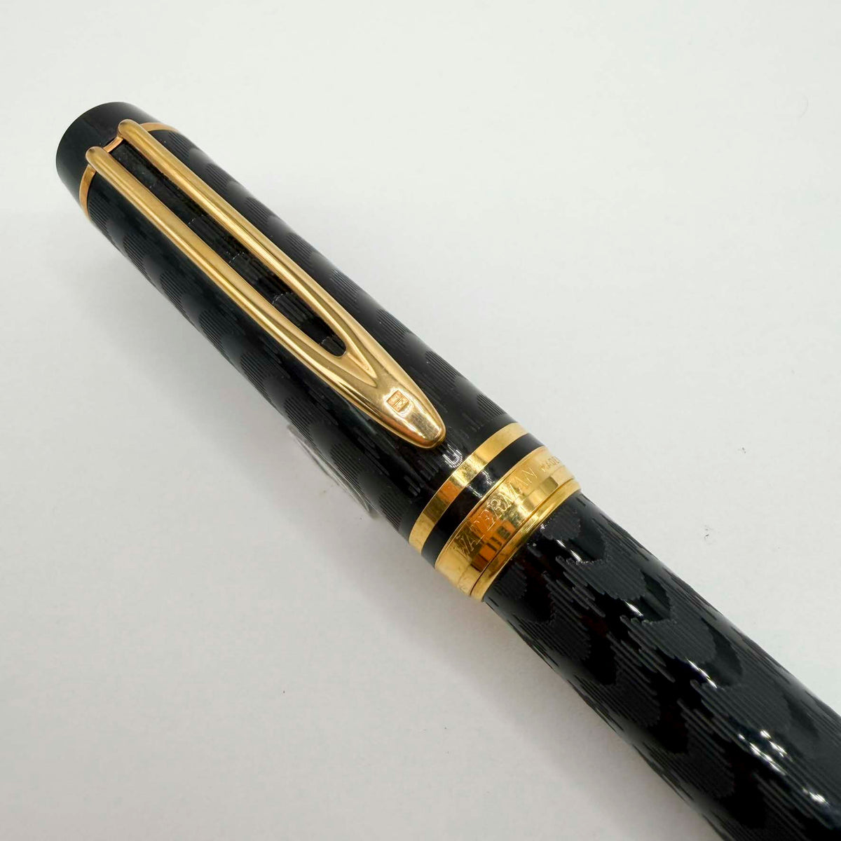 Waterman Man 100 Opera Black Chased Fountain Pen - Medium 18kt Gold Nib