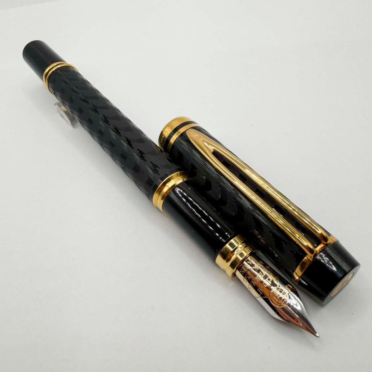 Waterman Man 100 Opera Black Chased Fountain Pen - Medium 18kt Gold Nib