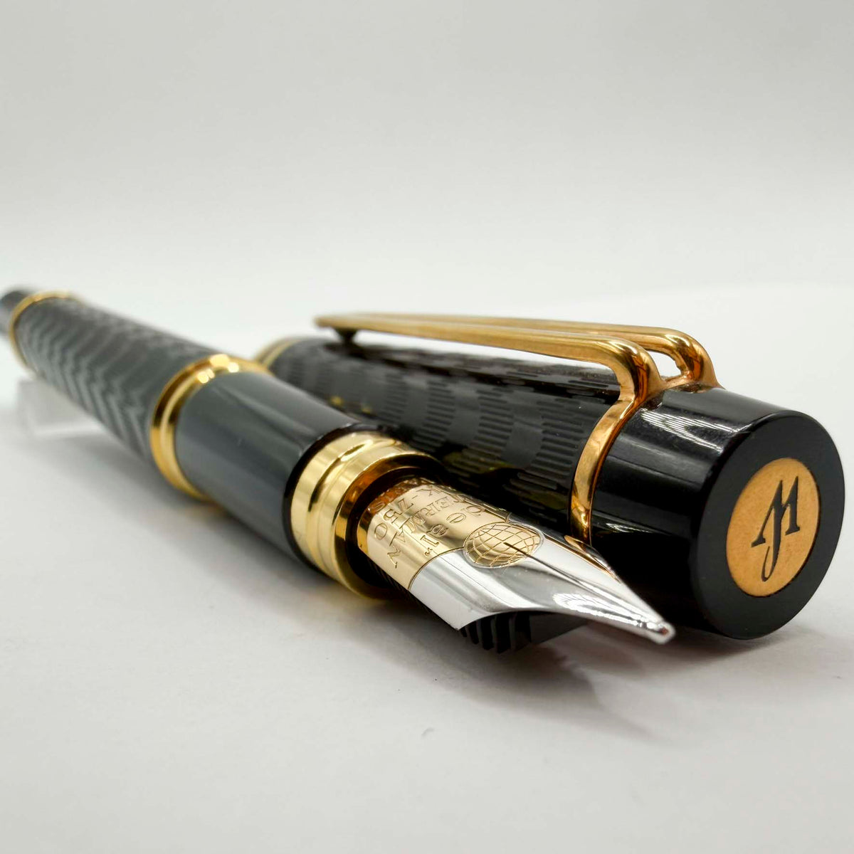 Waterman Man 100 Opera Black Chased Fountain Pen - Medium 18kt Gold Nib
