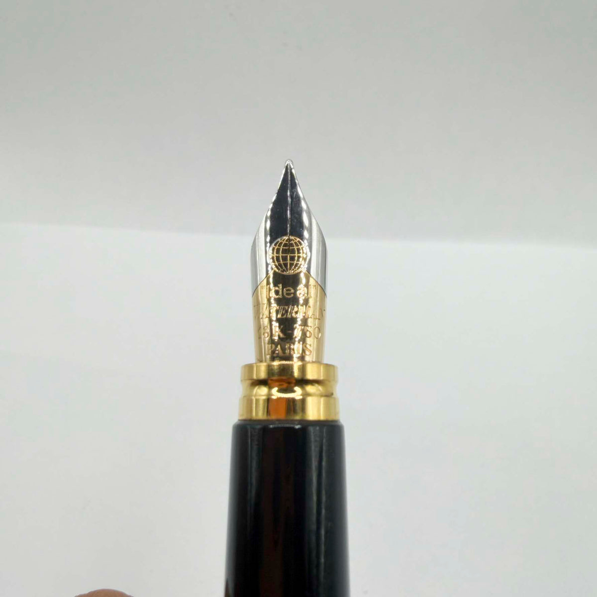 Waterman Man 100 Opera Black Chased Fountain Pen - Medium 18kt Gold Nib