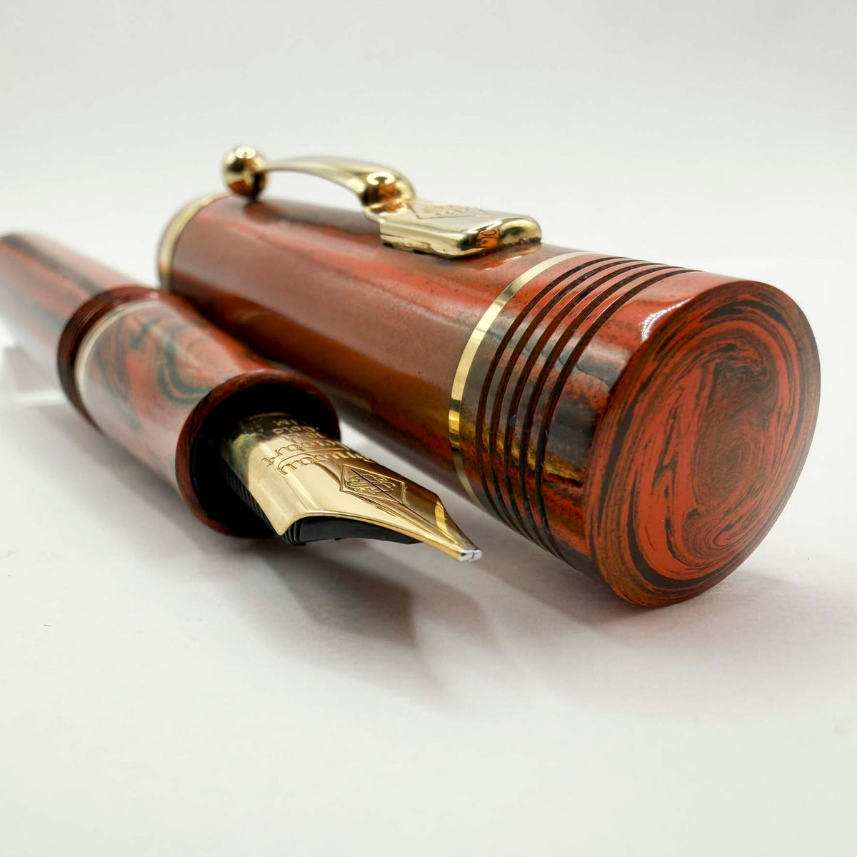 Conway Stewart Winston Churchill Woodgrain Ebonite Fountain Pen - Medium Italic 18kt Gold Nib