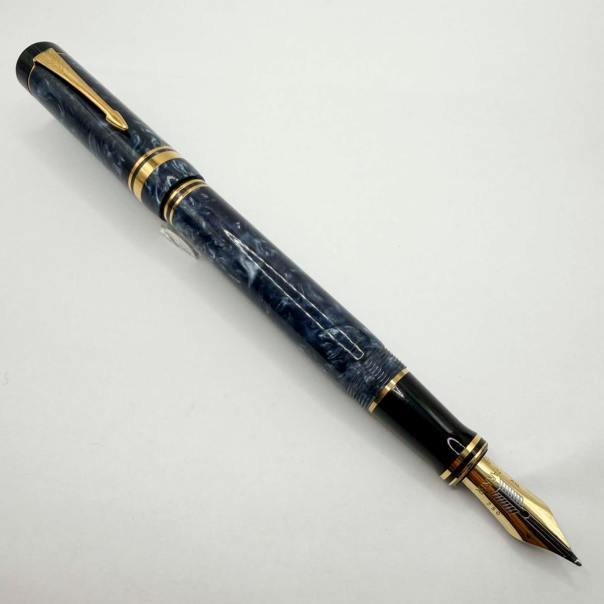 Parker Duofold Centennial (Largest) Marbled Blue Fountain Pen - Medium #83 18kt Gold Nib (Circa 1990)