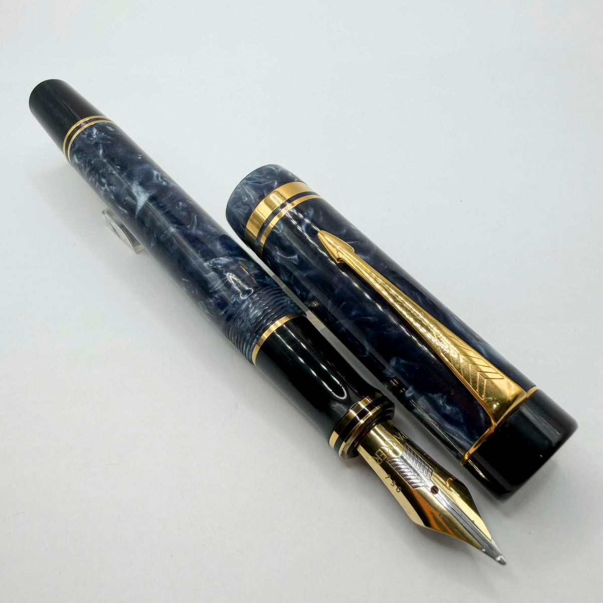 Parker Duofold Centennial (Largest) Marbled Blue Fountain Pen - Medium #83 18kt Gold Nib (Circa 1990)