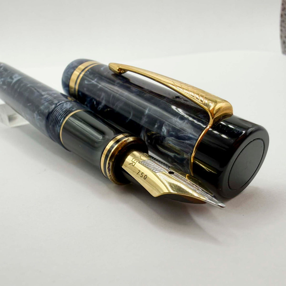 Parker Duofold Centennial (Largest) Marbled Blue Fountain Pen - Medium #83 18kt Gold Nib (Circa 1990)