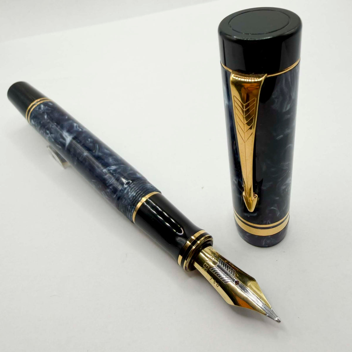 Parker Duofold Centennial (Largest) Marbled Blue Fountain Pen - Medium #83 18kt Gold Nib (Circa 1990)