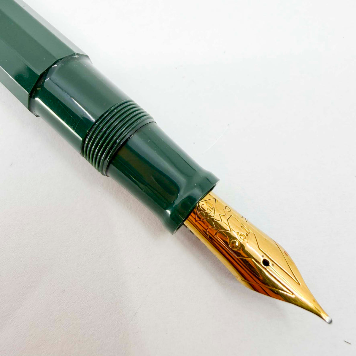 Omas Italia '90 Racing Green Facetted Large Paragon Fountain Pen - Medium 18kt Gold Nib