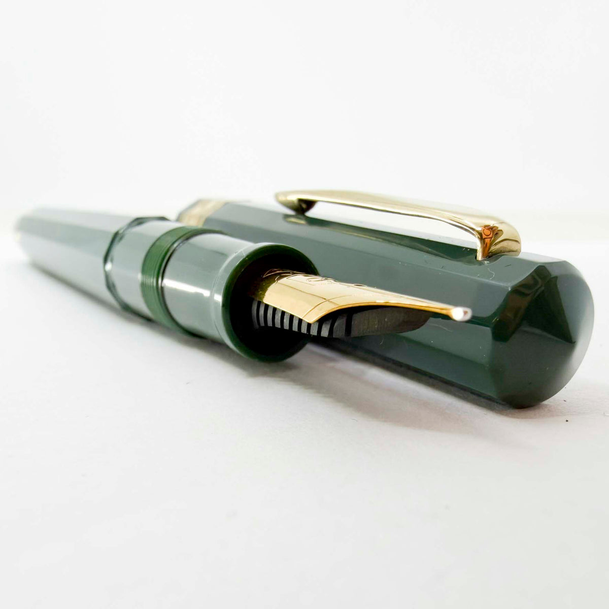 Omas Italia '90 Racing Green Facetted Large Paragon Fountain Pen - Medium 18kt Gold Nib