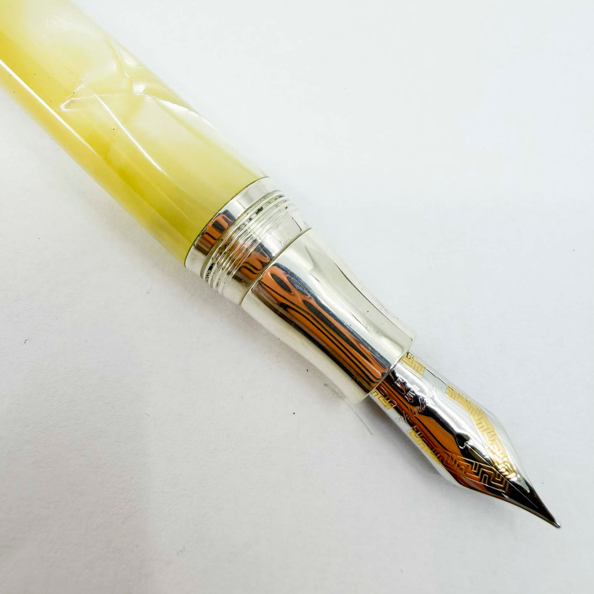 Montegrappa Historia Lustrous "Ivory Parchment" Celluloid Limited Edition Fountain Pen - Medium 18kt Gold Nib