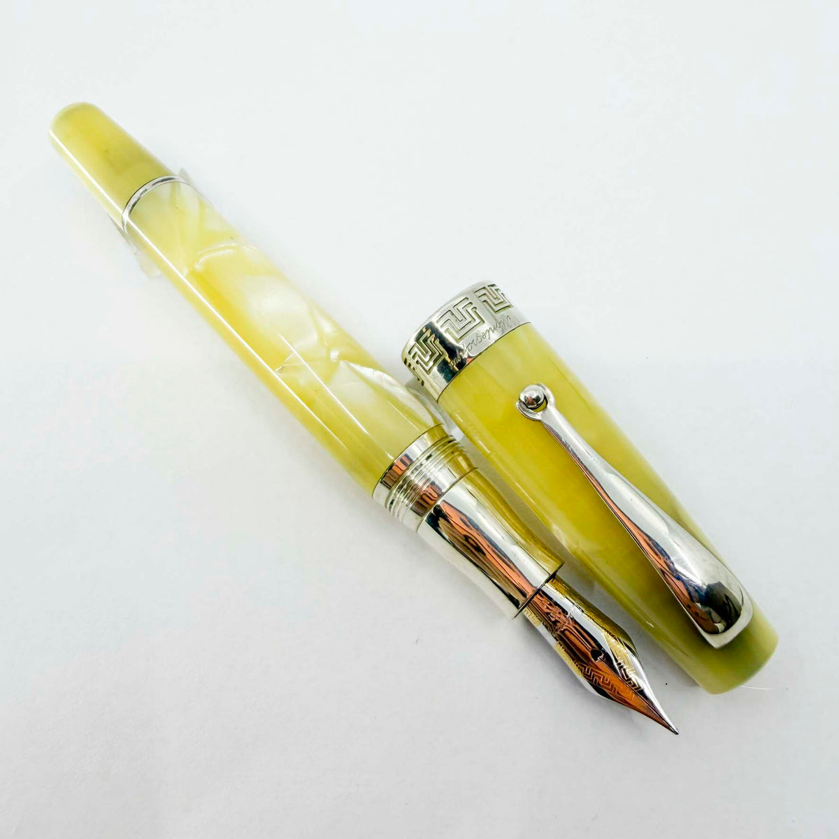 Montegrappa Historia Lustrous "Ivory Parchment" Celluloid Limited Edition Fountain Pen - Medium 18kt Gold Nib