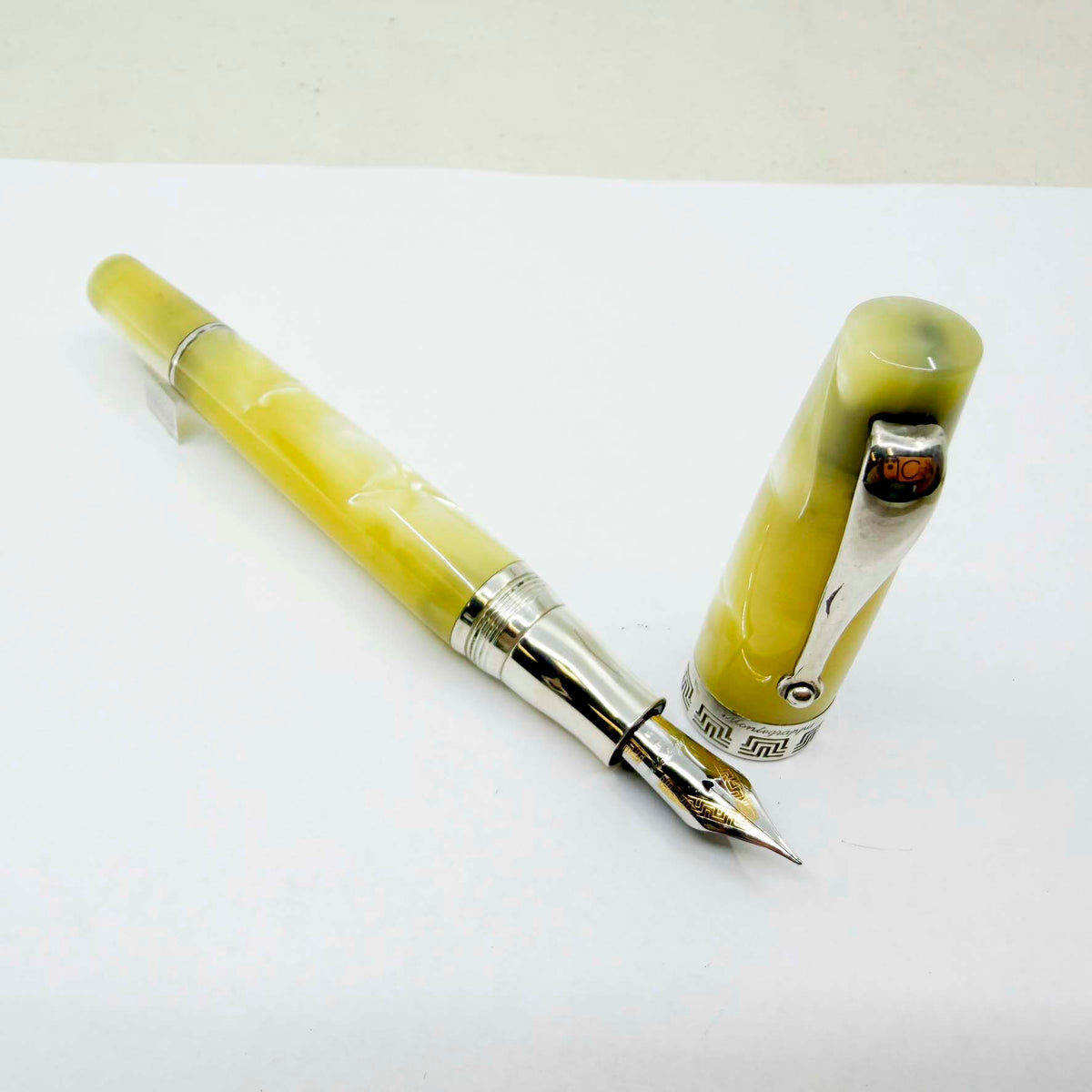 Montegrappa Historia Lustrous "Ivory Parchment" Celluloid Limited Edition Fountain Pen - Medium 18kt Gold Nib